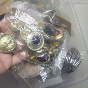 Mixed lot of 4 pounds of jewelry costume